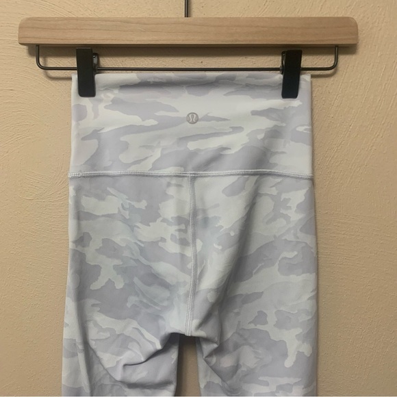 Lululemon Wunder Under High-Rise Tight 25" *Luxtreme Size 2 White Camo W5CQUS - Picture 7 of 13